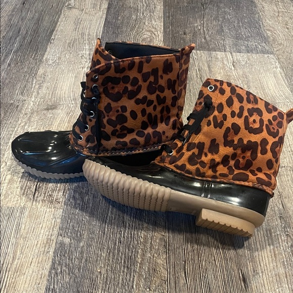Leopard Print Duck Boots - Picture 3 of 7